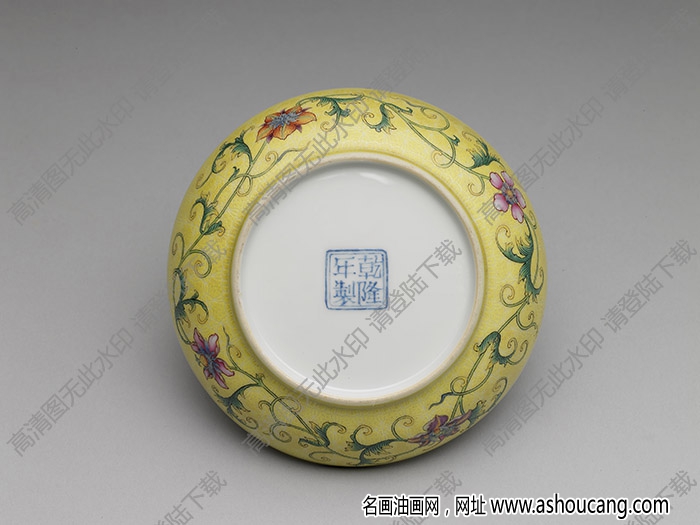 清乾隆 琺瑯彩黃地花卉碟 高清大圖下載
