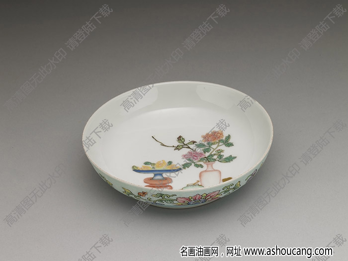 清乾隆 琺瑯彩粉藍地博古花卉碟 高清大圖下載